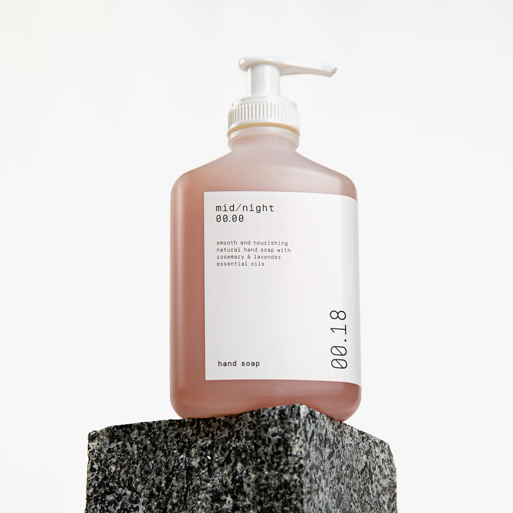 Mid/night 00.00 Hand Soap 00.18 300ml - Зволожуюче мило для рук - фото №1 Mid/night 00.00 Hand Soap 00.18 300ml - Зволожуюче мило для рук - фото №1